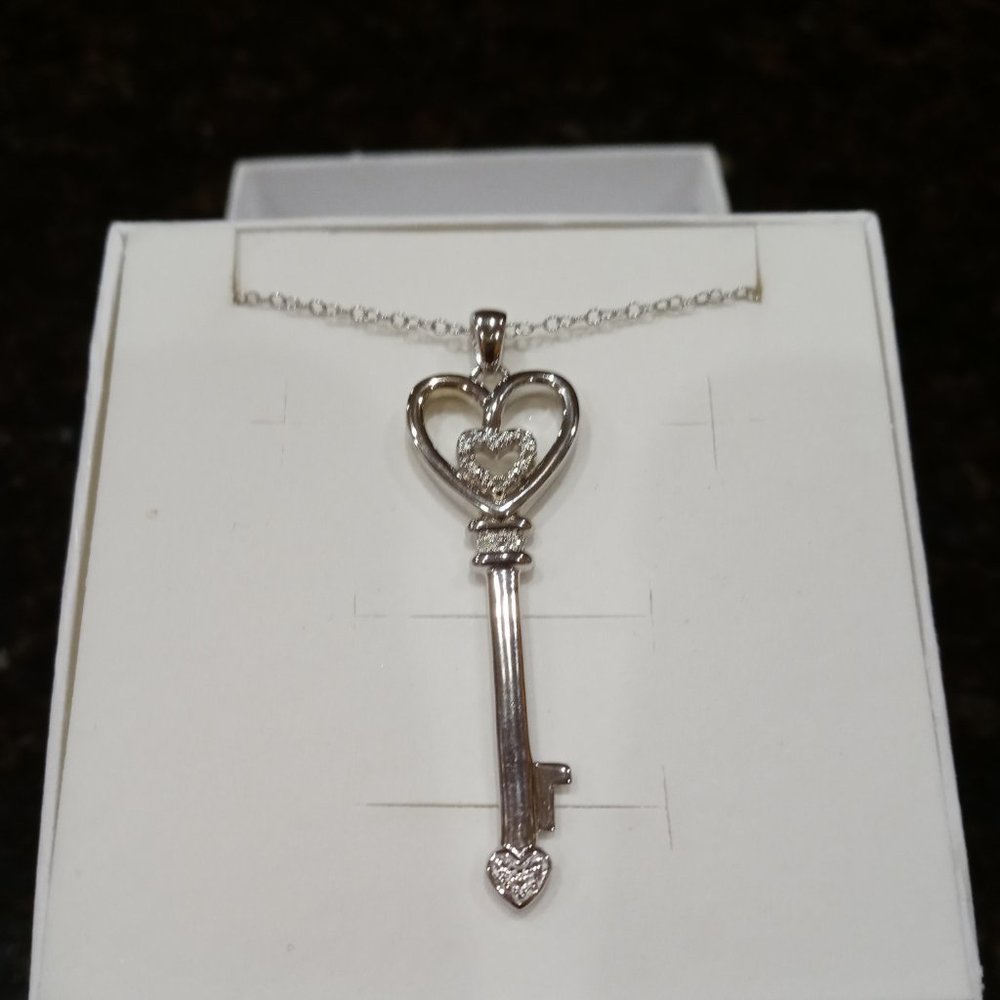 NWOT Diamond Key Necklace